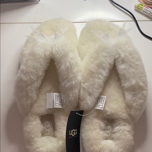 AUTHENTIC BRAND NEW UGG FLUFF FLIP FLOP II SIZE 8
